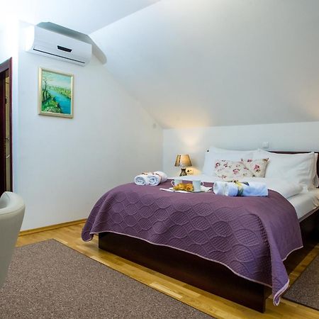 B&B Lady Of The Lake Jezerce Room photo